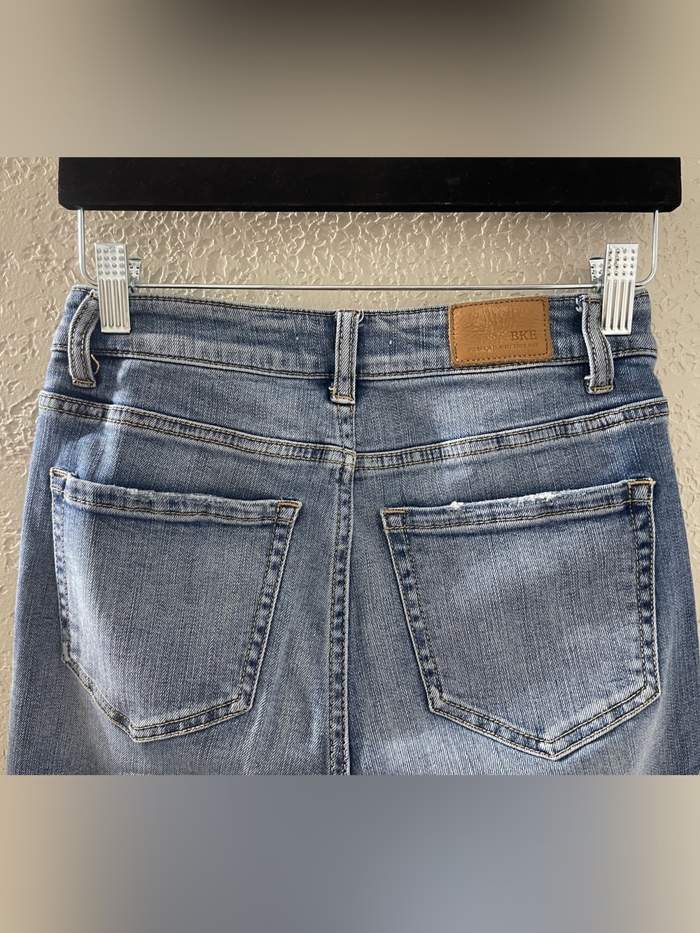 BKE Billie Women’s Light Blue Slim Fit High Rise Distressed Cropped Jeans 27X28 - Picture 6 of 9